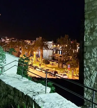 Palace Split