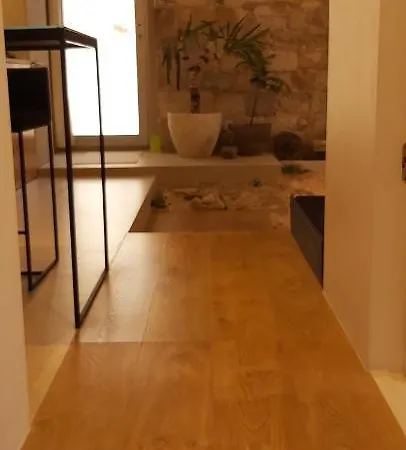 Apartment Palace *